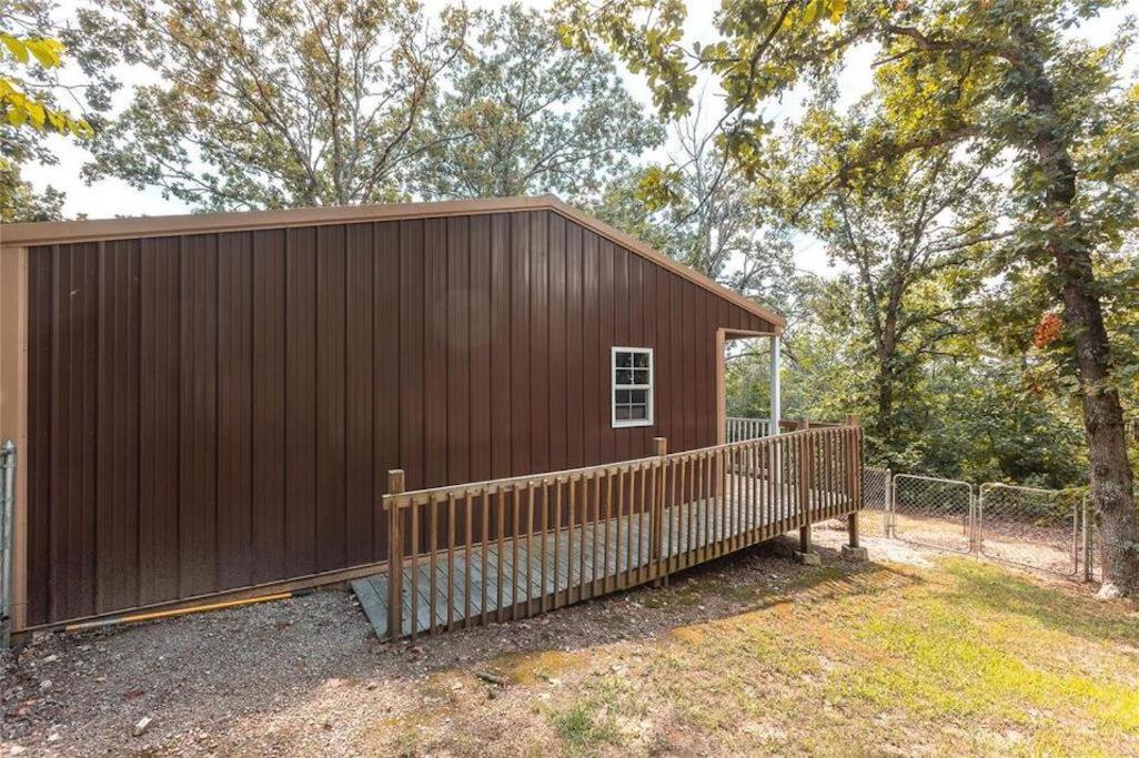 Dragonfly Meadows Guesthouse Stoutland Exterior photo